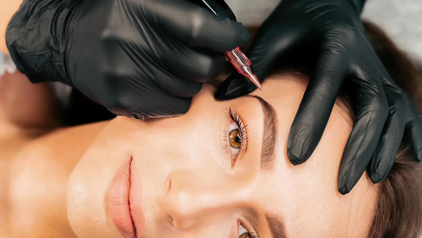 Tratamiento de micropigmentación de cejas
